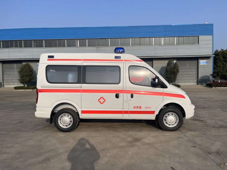 V80 فان إسعاف عناية مركزة متوسطة الحجم