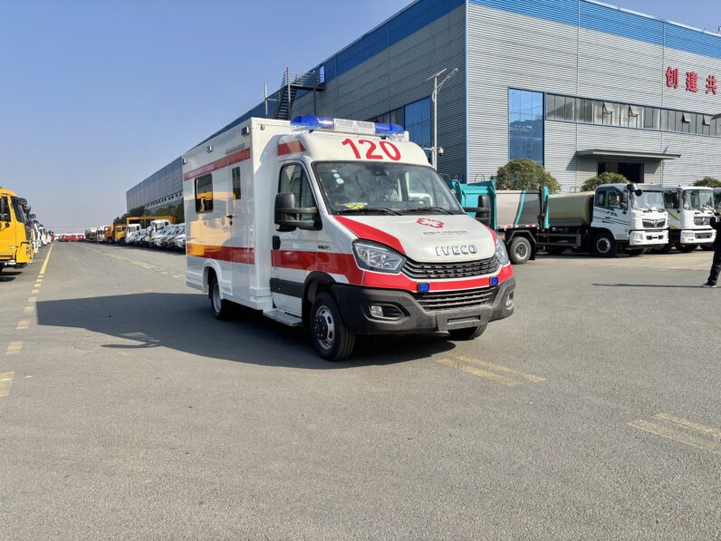 4×4 سيارة إسعاف عناية مركزة
